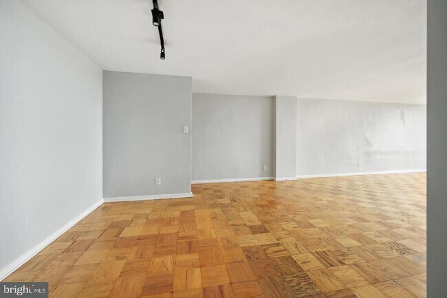 Foto del edificio - 5101 River Rd