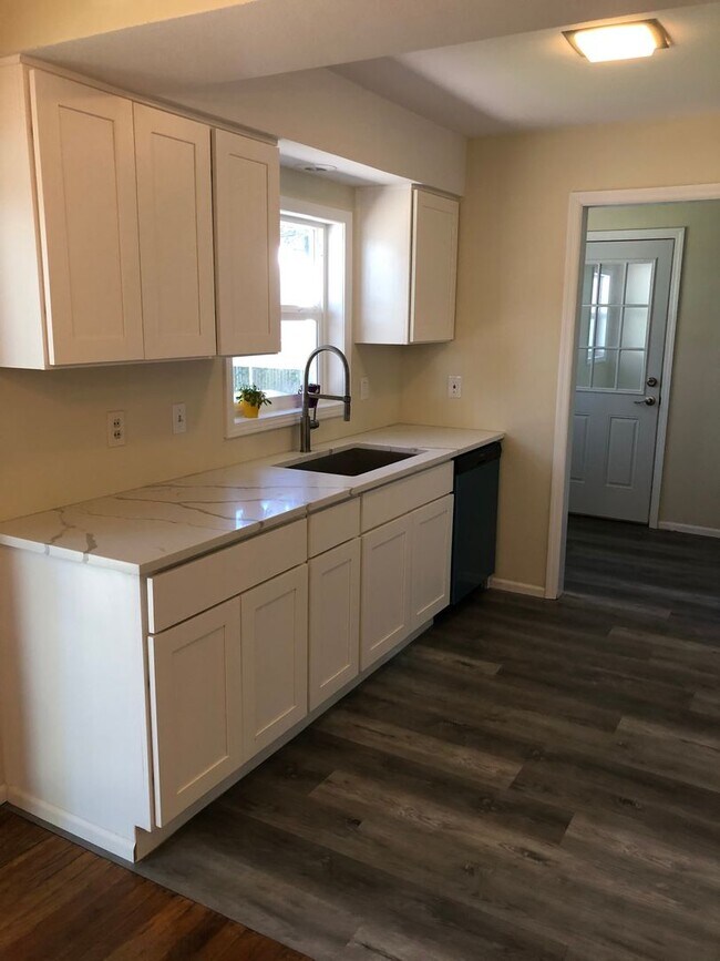Foto del edificio - 15850 Quarry Rd