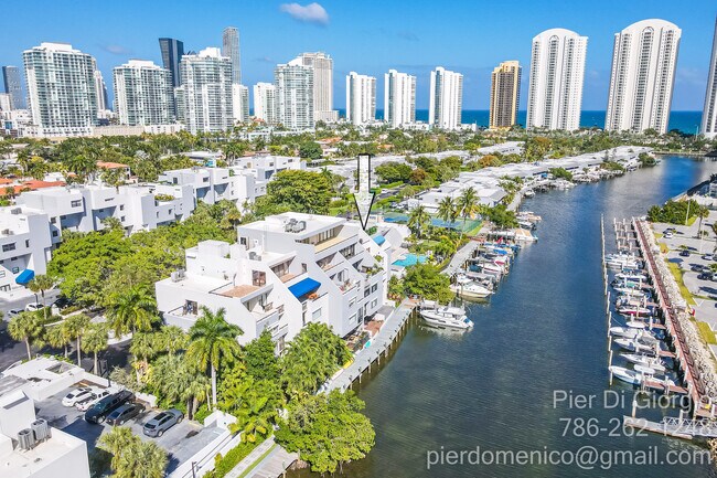 Building Photo - 408 Poinciana Dr