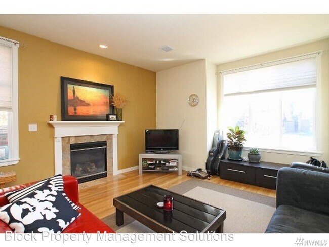 Building Photo - 2 br, 2.5 bath House - 3637 Wallingford Av...