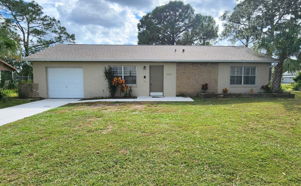 Foto principal - 12216 Conneticut Woods Ct