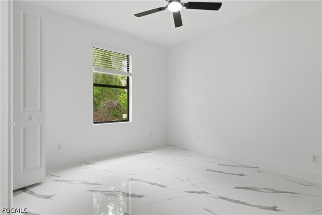 Foto del edificio - 4787 Golfview Blvd