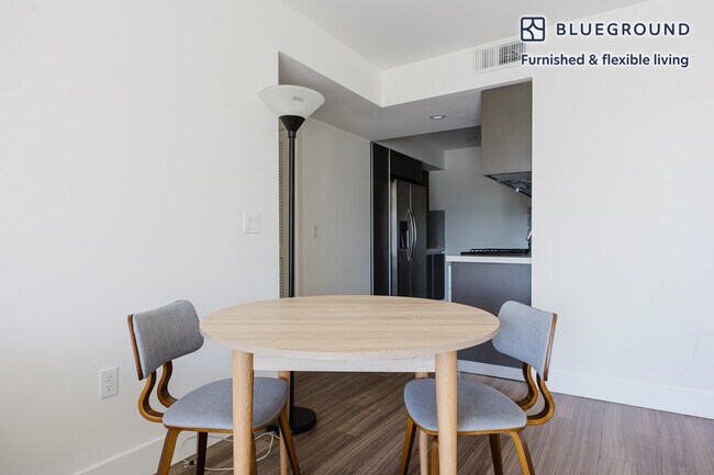 Foto del edificio - 1539 Purdue Ave