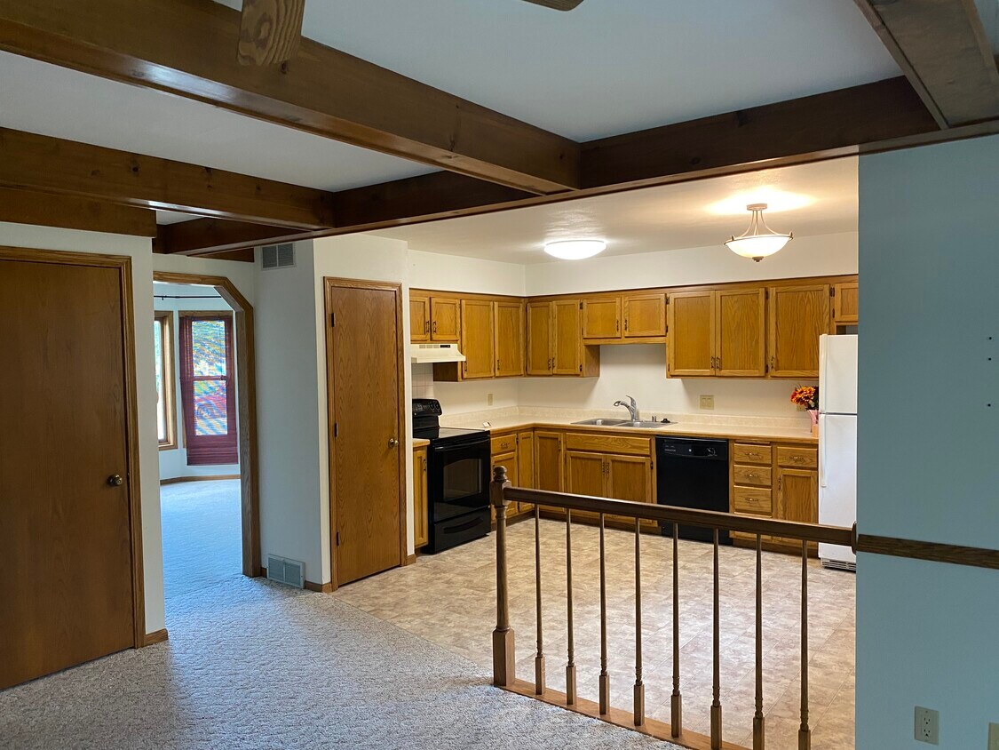 Building Photo - 7011 Longmeadow Rd