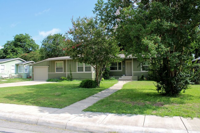 Building Photo - ALAMO HEIGHTS I.S.D.