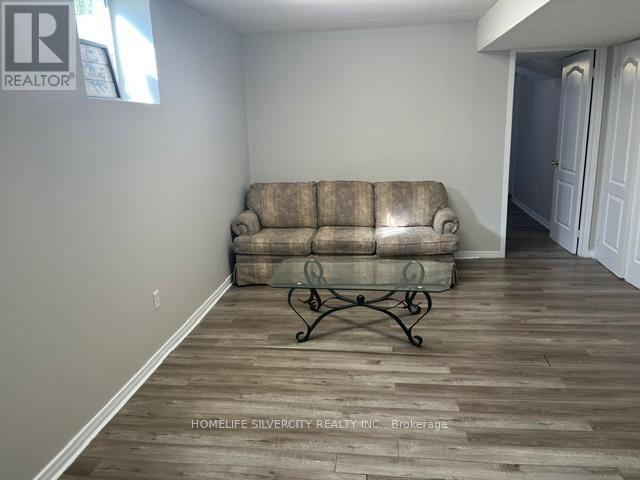 Building Photo - 6 Rouge Fairway St