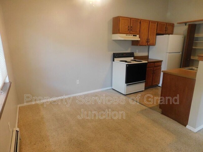 Building Photo - 557 W Good Hope Cir