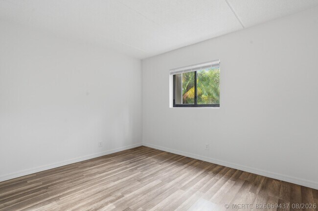 Building Photo - 800 Lighthouse Dr