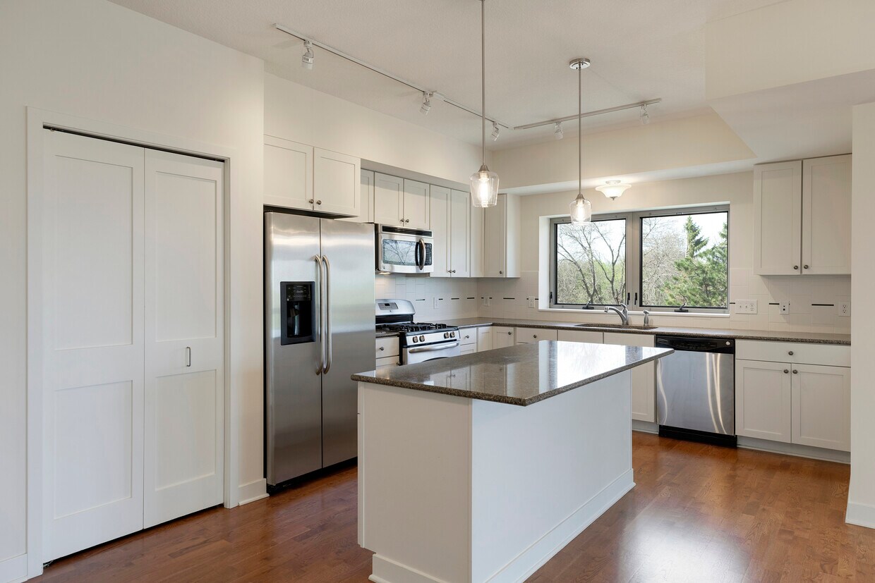 Edina Gateway Apartments in Edina, MN