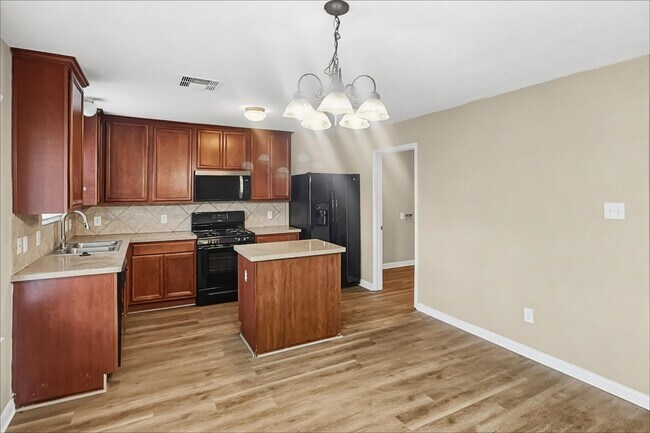 Foto del edificio - 1711 Mickle Creek Dr