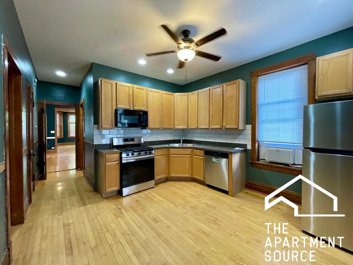 Foto principal - 2120 N Sawyer Ave