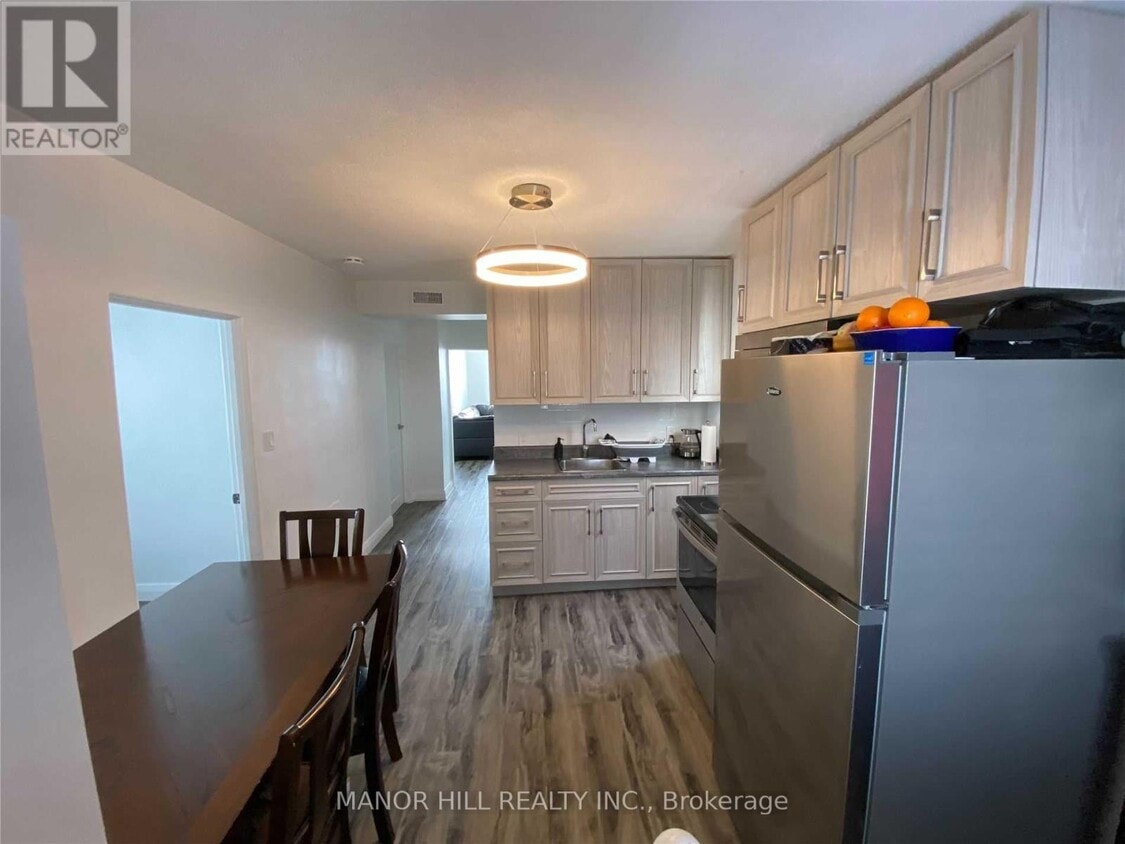 Photo principale - 929 Lakeshore Rd E
