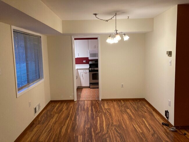 Diningroom - 10601 Weymouth St