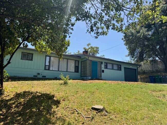 Foto del edificio - Beautiful West Redding Home -Small Pets Co...