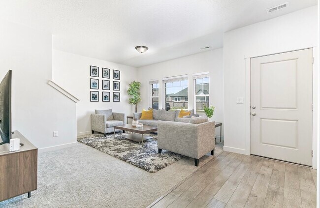 Foto del edificio - 3811 W Drexler Dr