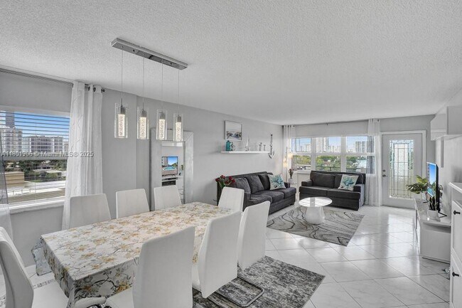 Foto del edificio - 401 Golden Isles Dr