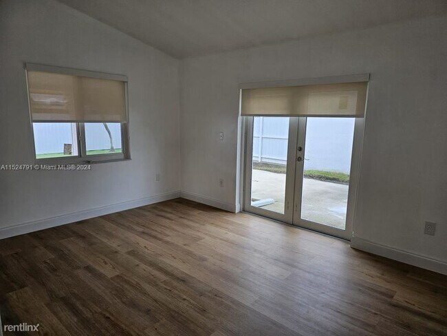 Building Photo - 3 br, 2 bath House - 16906 SW 143rd Pl # 3...