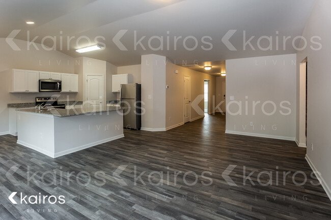 Building Photo - 1201 Silvertrace Dr