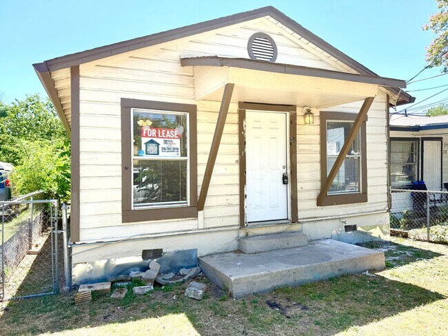 Building Photo - **APPLICATION RECEIVED** **MOVE IN SPECIAL...