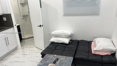 Building Photo - 1150 Normandy Dr Building Photo - 1150 Normandy Dr