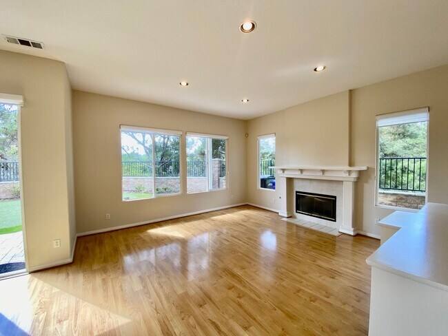 Foto del edificio - Solar Powered Gorgeous Carmel Valley Home!