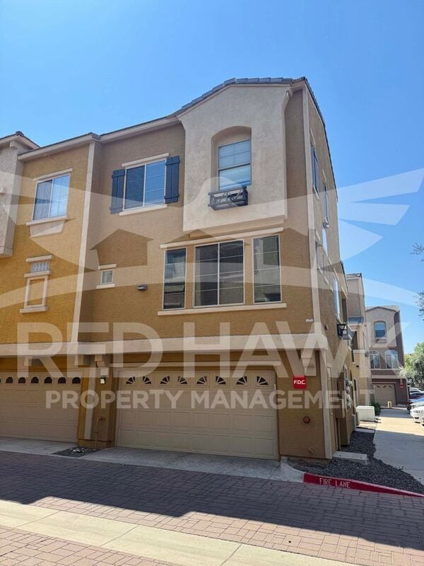Building Photo - 900 S 94th St