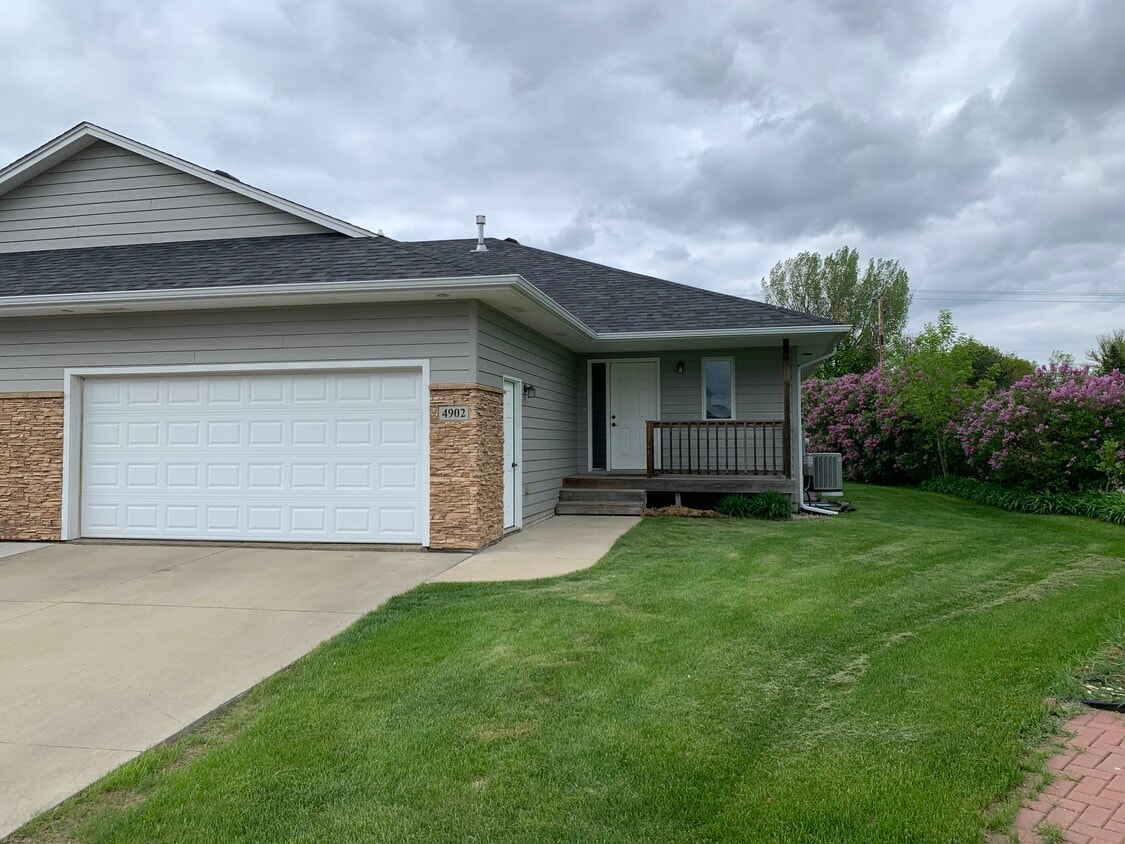 4902 S Kalen Plz, Sioux Falls, SD 57108 Townhome Rentals in Sioux