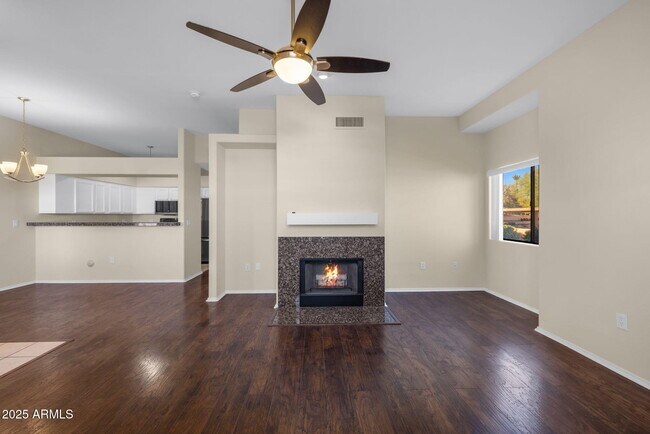 Foto del edificio - 16354 E Palisades Blvd