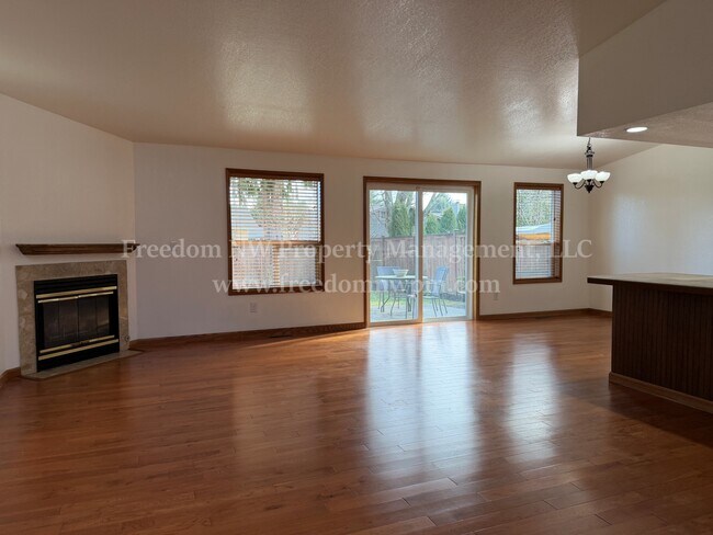 Foto del edificio - 6150 E Sarazen St SE