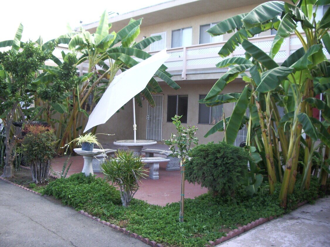 Primary Photo - Grand Manor Apartments
