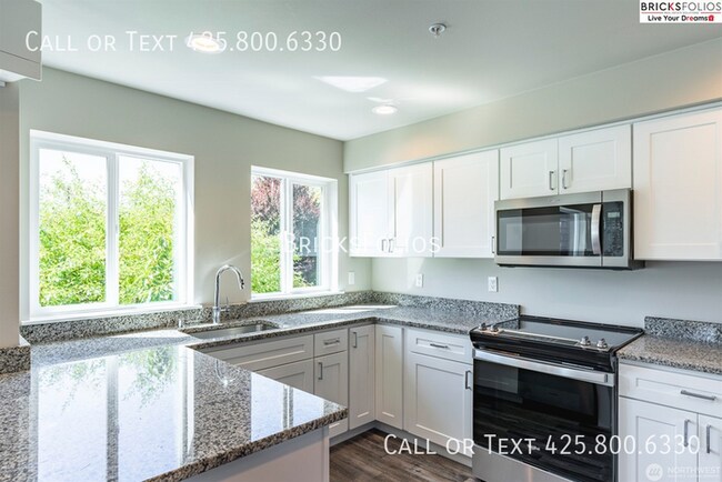 Foto del edificio - Welcome to Comfort and Charm in Your Monro...