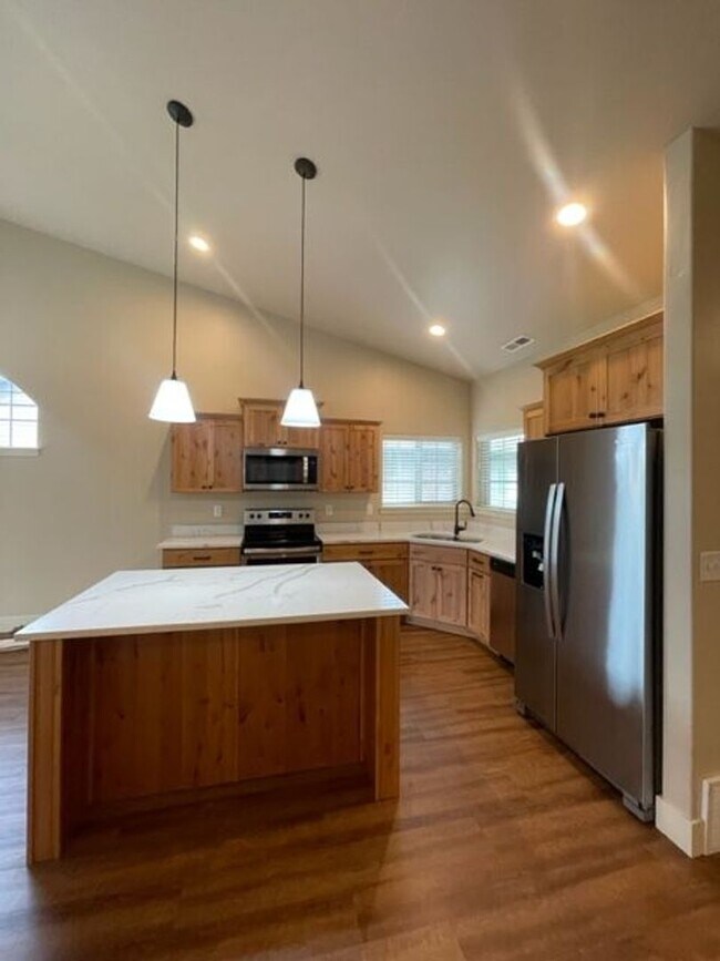 Foto del edificio - Golf Course Living on Village Greens-  Bedroom plus Den/2 Bath Single Story with 2 Car Garage