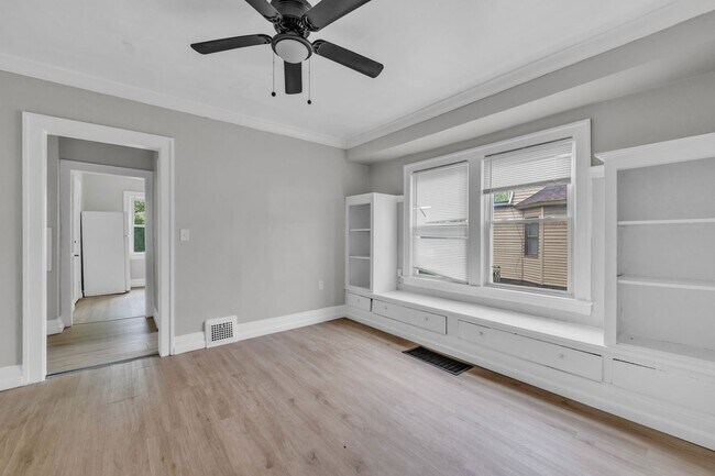 Building Photo - 3218 E 117th St