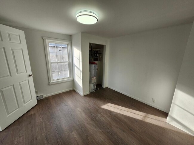 Building Photo - 9-9 Courtenay Ave