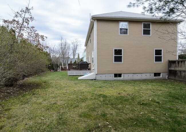 Photo - 2 Minuteman Ln House