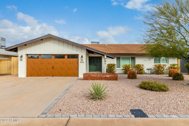 Building Photo - 8726 E Angus Dr