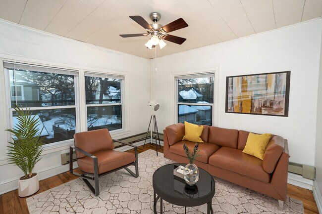 Building Photo - Grand Place Apartments | 622
