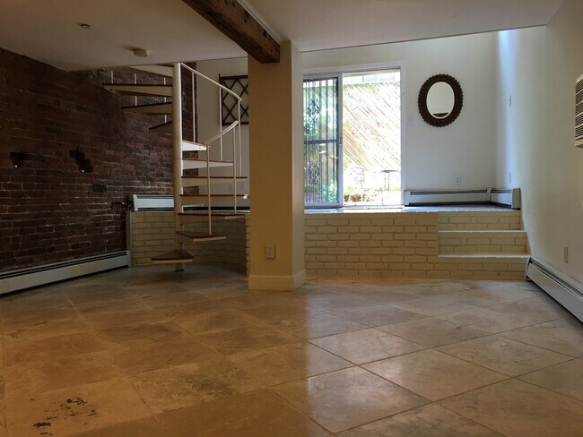 Building Photo - 13 Albemarle St