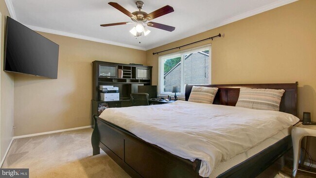 Building Photo - 2704 Glengyle Dr