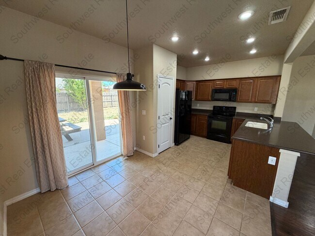 Foto del edificio - Beautiful 3 bedroom 2 bath