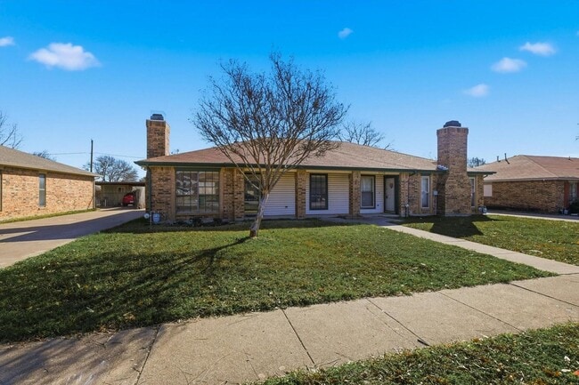 Building Photo - Half of Duplex Ready for New Tenants- 2 Bed, 2 Bath- North Richland Hills- Birdville ISD- 76180