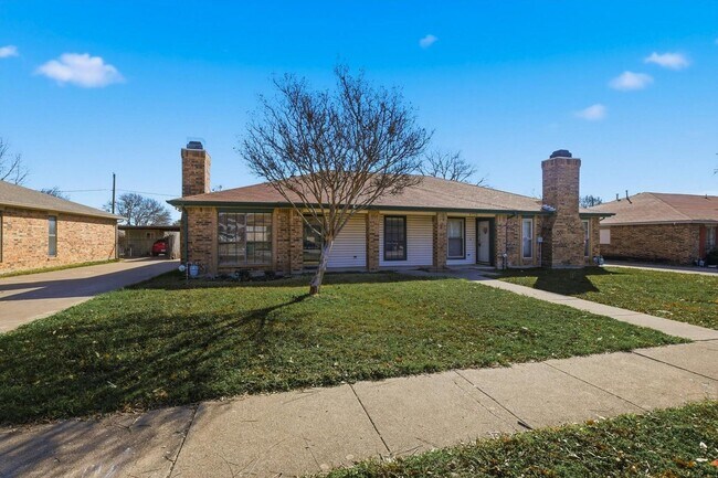 Foto del edificio - Half of Duplex Ready for New Tenants- 2 Bed, 2 Bath- North Richland Hills- Birdville ISD- 76180