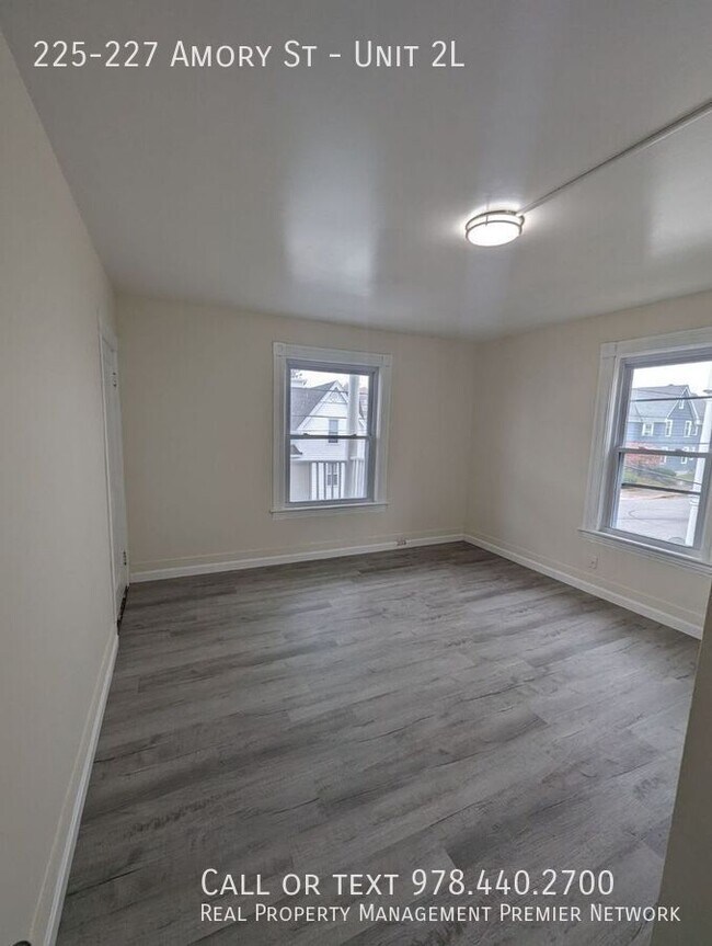 Building Photo - 2 Bedroom in Manchester