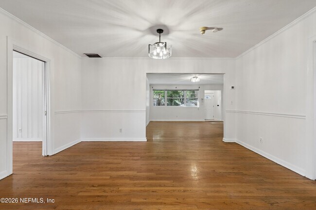 Foto del edificio - 1367 Riverbirch Ln