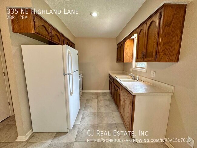 Foto del edificio - 335 NE Highland Ln