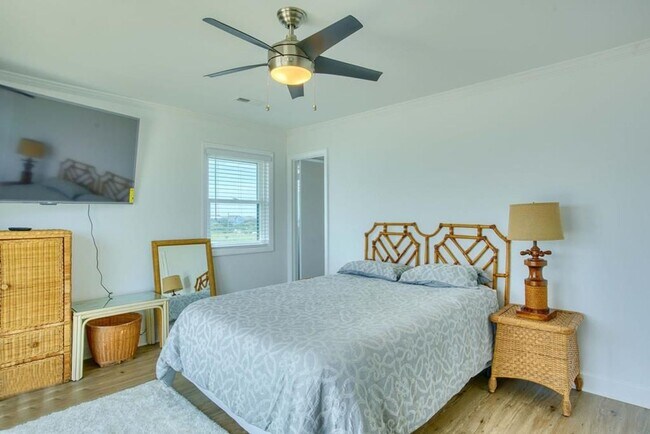 Building Photo - OCEANFRONT FURNISHED OFF-SEASON MONTHLY RE...