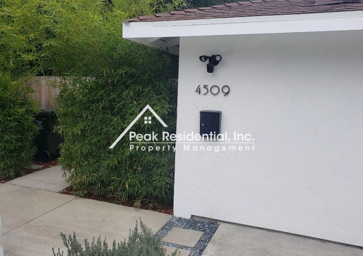 Foto principal - Updated South Land Park Studio-Must See!