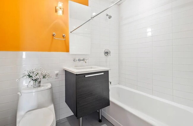 Building Photo - Cozy 2 BATH 2 BEDROOM