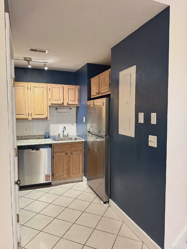 Foto del edificio - Spacious 2 BED 1.5 BATH Condo rental close to Quincy Center!