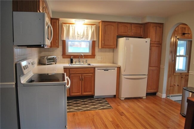 Building Photo - 161 Hadde Ave